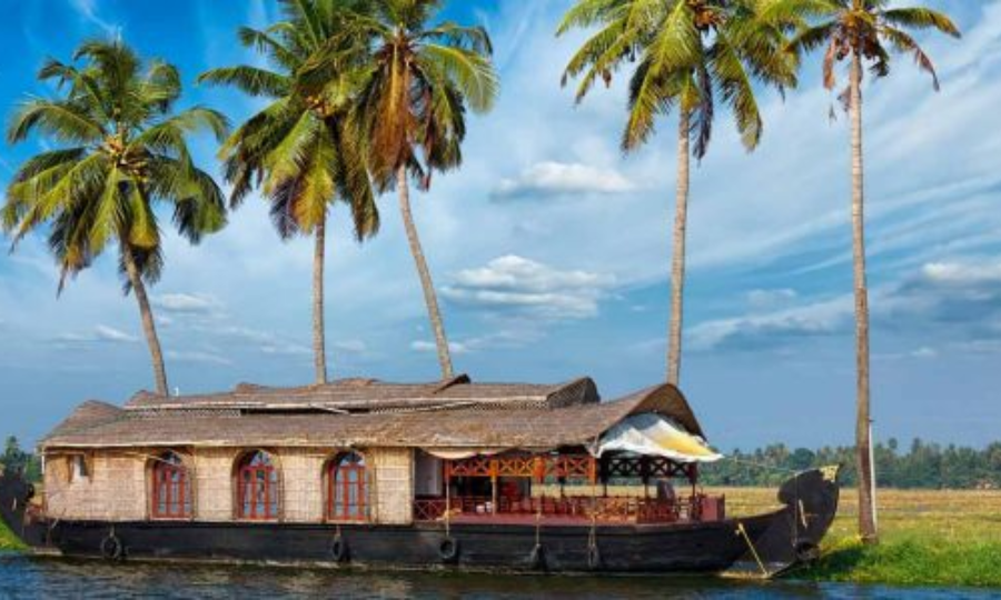 Idyllic Kerala Houseboat & Hills Family Package